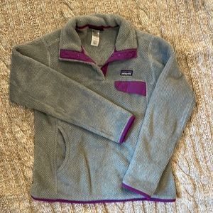 Patagonia women’s small pull over. Super warm and in great condition!